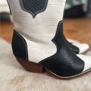 Elegant Black and White Textured Heeled Boots